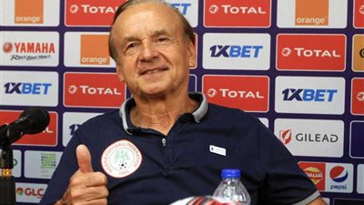 مدرب نيجيريا: سعيد بالتأهل لدور الـ8 بأمم أفريقيا