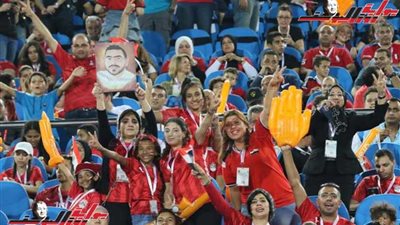 الجماهير المصرية تساند الفراعنة (صور)