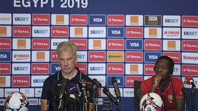 «كانتي» يقود هجوم غينيا امام الجزائر