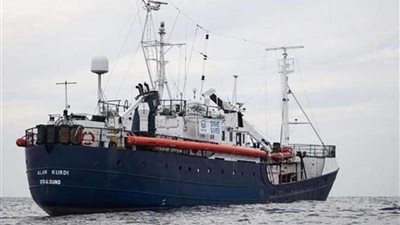 مالطا تعلن موافقتها على رسو سفينة تقل 65 لاجئا