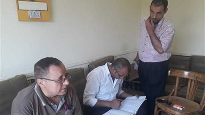 إحالة 16 موظفًا بصهرجت الكبرى للتحقيق لانصرافهم بدون إذن