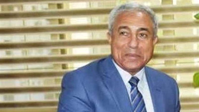 محافظ أسوان يناقش