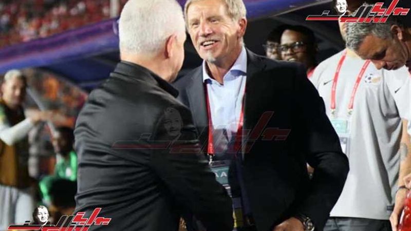 مصافحة بين جهاز الفني