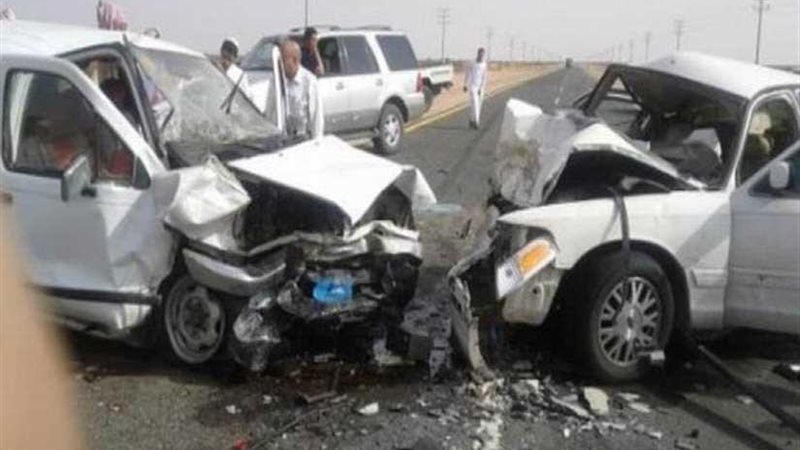 إصابة 10 انقلبت بهم