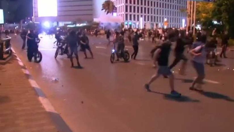 استمرار احتجاجات