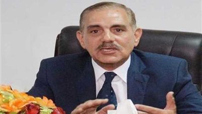 محافظ أسيوط يبحث دعم المشروعات مع 