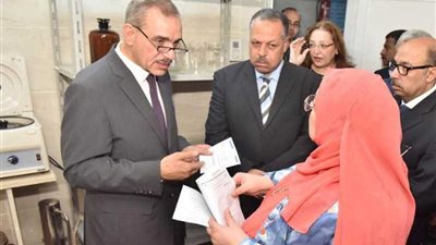 محافظ أسيوط: 41ألفًا و801 سيدة ترددن على حملة دعم صحة المرأة (صور)