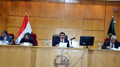 محافظ القليوبية يشهد اجتماع اللجنة الدائمة للتعبئة والإحصاء