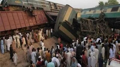 ارتفاع ضحايا تصادم قطارين في باكستان إلى 94 قتيلًا ومصابًا