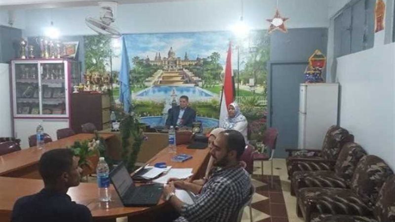 الشباب تلتقي المتقدمين