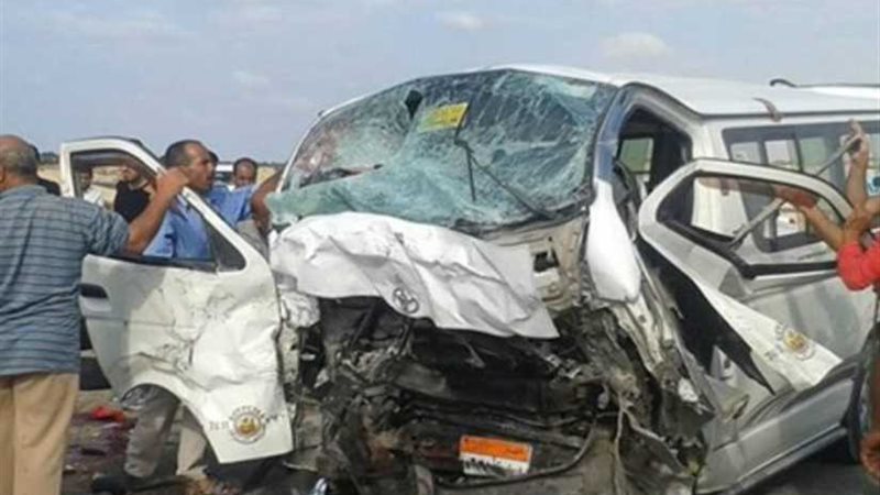 إصابة 18 إثر انقلاب