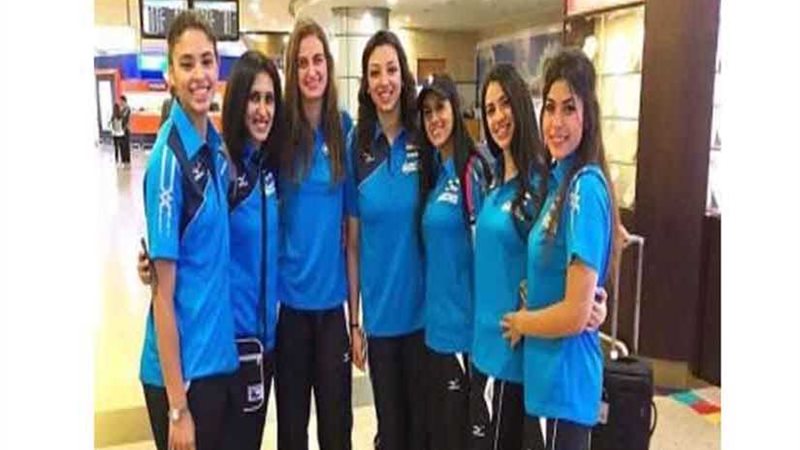 سيدات الطائرة يواجهن