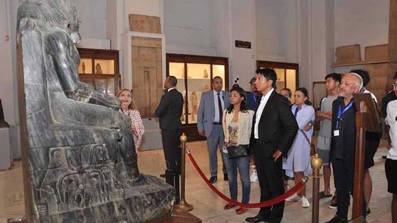 رئيس مدغشقر يعبر