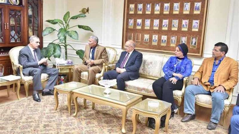 محافظ أسيوط يلتقي