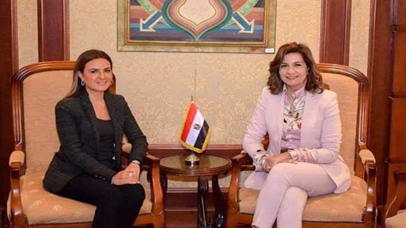 ثلاث وزيرات يبحثن