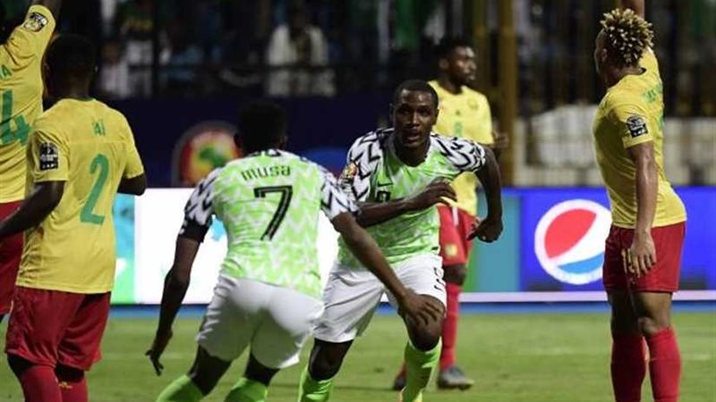 شوط أول..النسور تصطاد