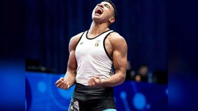 بطل المصارعة 