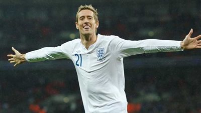 الإنجليزي بيتر كراوتش يعلن اعتزاله كرة القدم