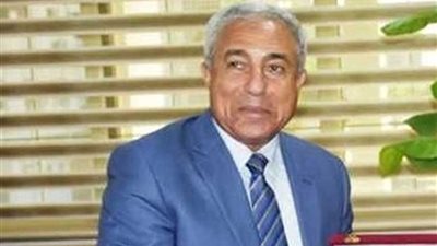 محافظ أسوان يوجه بتشديد الرقابة على السائقين للإلتزام بالتعريفة المقررة للأجرة