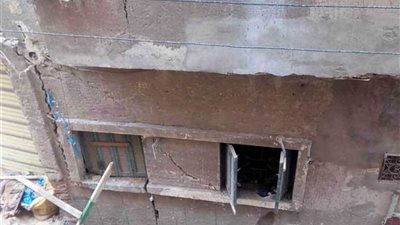 إخلاء عقار آيل للسقوط بالمنصورة