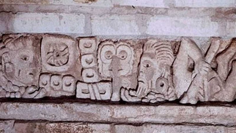 اكتشاف لوحة حجرية