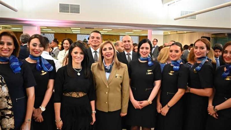 وزيرة السياحة تشيد