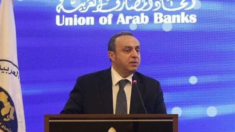 مصرفيون يطالبون بالاستفادة