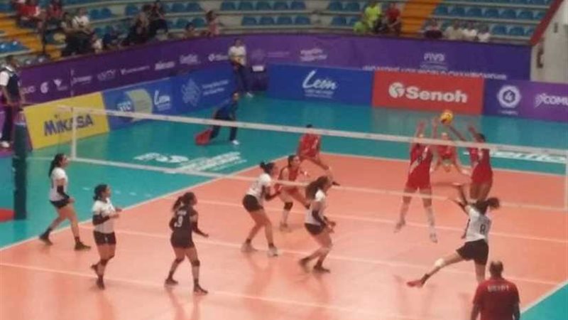 شابات الطائرة يسعين