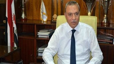 محافظ قنا يكرم الأول بالثانوية العامة والدبلوم الزراعي بالمحافظة