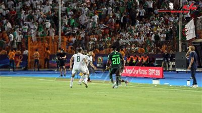 الدقيقة 60.. محاولات نيجيرية للتعادل أمام الجزائر
