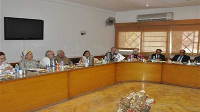 رئيس جامعة حلوان يتفقد أعمال تطوير هندسة المطرية