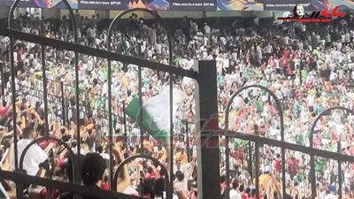 مناوشات بين الجماهير بعد تسجيل نيجيريا لهدف التعادل مع الجزائر‬