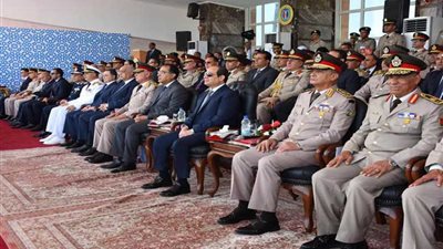الرئيس يشهد حفل تخرج الدفعة 157 ضباط الصف المعلمين