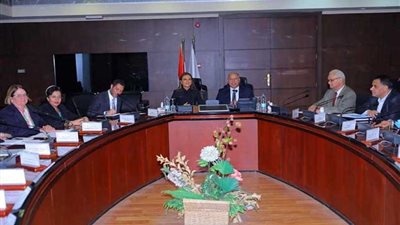 وزيرا النقل والاستثمار يلتقيان وفد البنك الأوروبي لإعادة الإعمار والتنمية