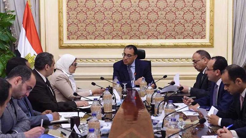 مدبولي يستعرض مع