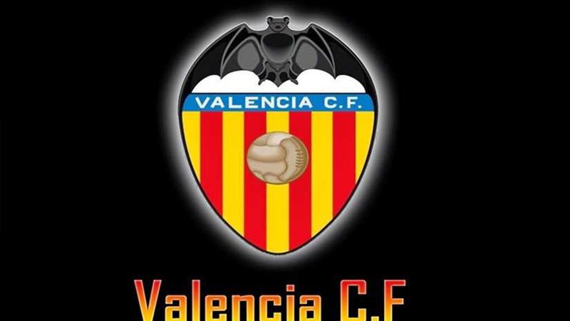 فالنسيا يعير مدافعه