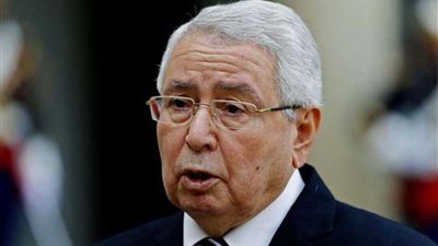 الرئيس الجزائري المؤقت يصل إلى القاهرة لمؤازرة منتخب بلاده في نهائي بطولة أفريقيا غدا