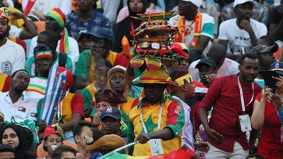 تزايد أعداد الجماهير السنغالية قبل انطلاق نهائي أمم إفريقيا