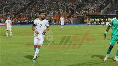 دقيقة 75.. الجزائر ترد بضغط متواصل عن طريقة تسديدة البلايلي