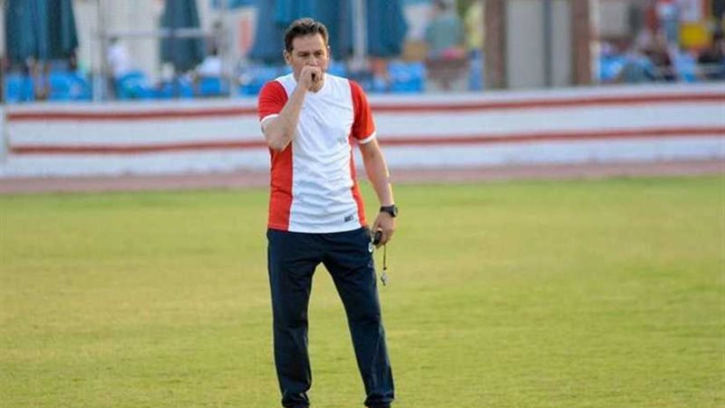 خالد جلال يجتمع بلاعبي