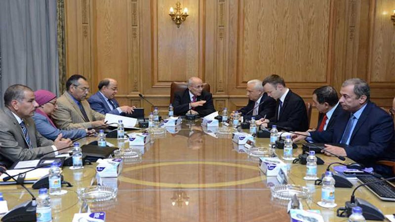 العصار يبحث مع سفير