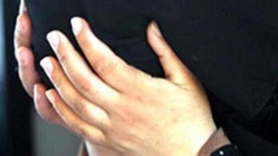 حبس ربة منزل قتلت طفلتها خنقا لشك زوجها في سلوكها بقليوب