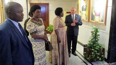 رئيسة البرلمان الأوغندي تقوم بزيارة لوزارة الموارد المائية والري