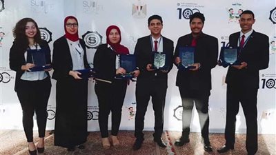 طلاب جامعة حلوان يضعون حلًا لمشكلة الكثافة الطلابية‎