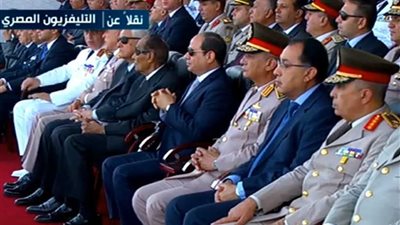 السيسي يصدق على قرار تعيين ومنح الأنواط لأوائل خريجي الكليات العسكرية والمعهد الفني للقوات المسلحة