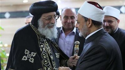 البابا تواضروس يجري اتصالًا هاتفيًا بفضيلة شيخ الأزهر للاطمئنان على صحته