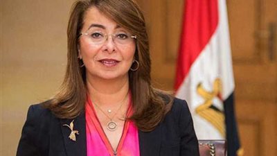 خلال زيارتها مرسى مطروح.. غادة والي تزور معرض 