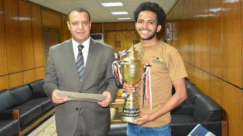 طالب بجامعة أسيوط