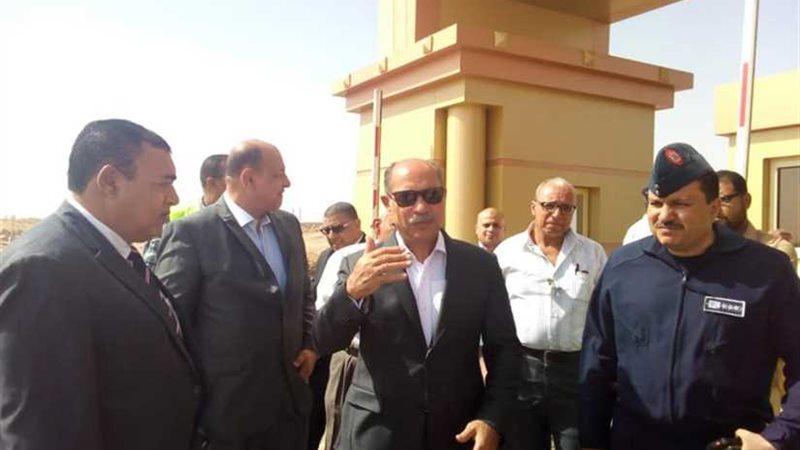 وزير الطيران يتابع