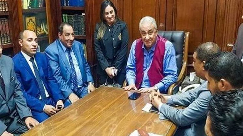 عاشور يلتقي المحامين